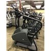 Image 2 : LIFEFITNESS 9500HR STEPPER