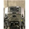 Image 2 : LIFE FITNESS FLEX DECK TREADMILL 120V/20A PLUG