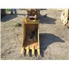Image 2 : John Deere Equipment 18" Bucket Attachment 4 Tooth Assembly AT192006