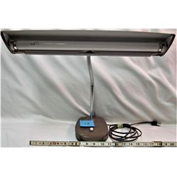 17" flourescent desk lamp