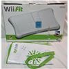 Image 1 : Wii fit - boxed, complete w/ carrying bag