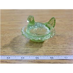 Hen on nest, small - green