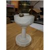 Image 2 : Lincoln drape Aladdin lamp w/ chimney shade