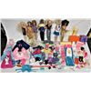 Image 1 : Lot 7 vintage Barbie dolls & accessories