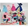 Image 2 : Lot 7 vintage Barbie dolls & accessories