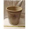 Image 1 : 2 Gallon Medalta Crock (no chips or cracks)