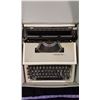 Image 2 : Vintage Typewriter