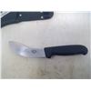 Image 3 : Victorinox -Curved Skinning Knife in Case (New)