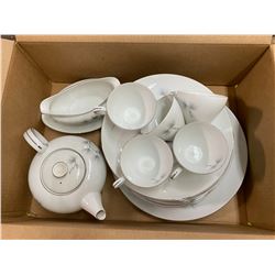 16 Pcs. Amcrest Meito China (Tea Pot , Gravy Boats Etc.)