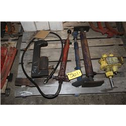 2 Hydraulic Motor Pumps & Rams
