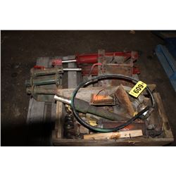 2 Hydraulic Cylinders, Hand Wrenches