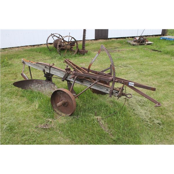 ANTIQUE PLOW