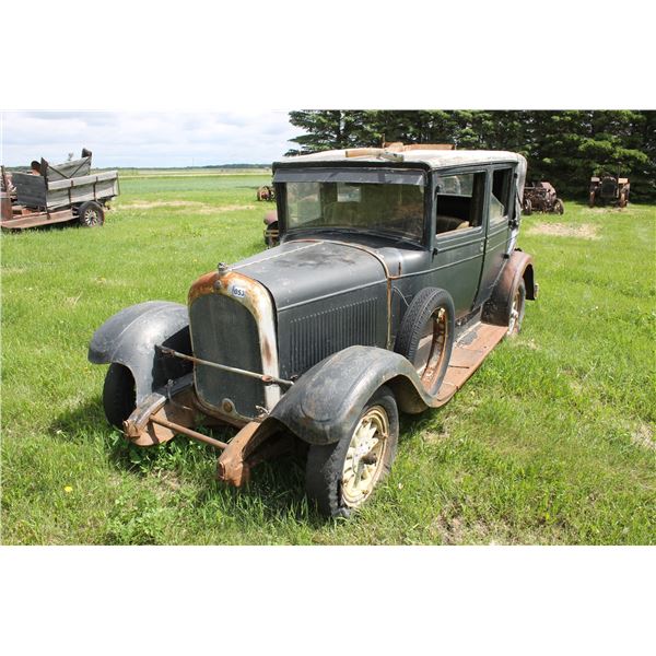 1930 CHRYSLER 4 DOOR