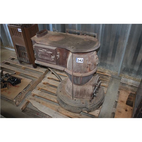 NO 43 MCCLARYS VAN POT BELLY ANTIQUE STOVE