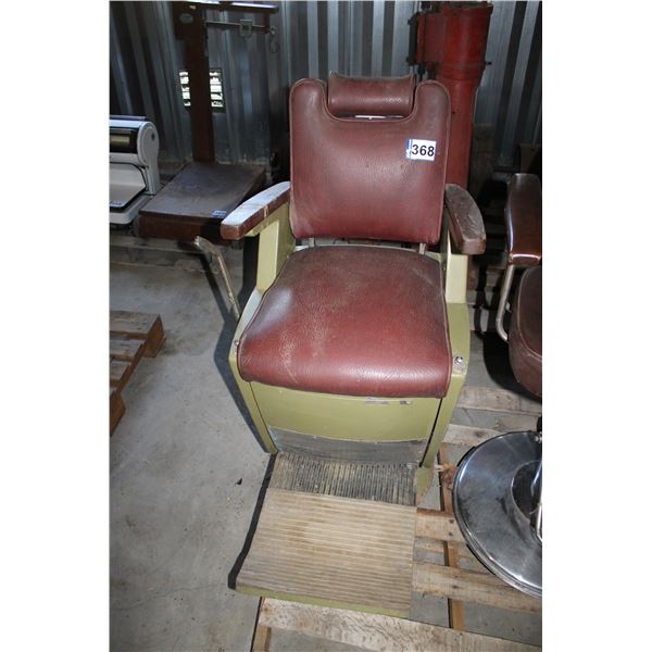BARBER'S CHAIR