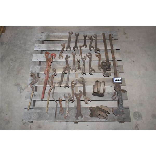 ANTIQUE WRENCHES; 100 LB SCALE; BOOMERS; PIPE WRENCH