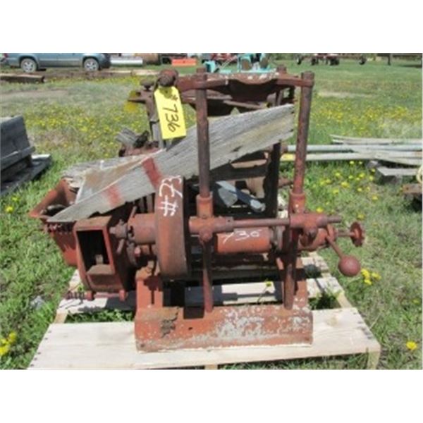 ANTIQUE FEED GRINDER