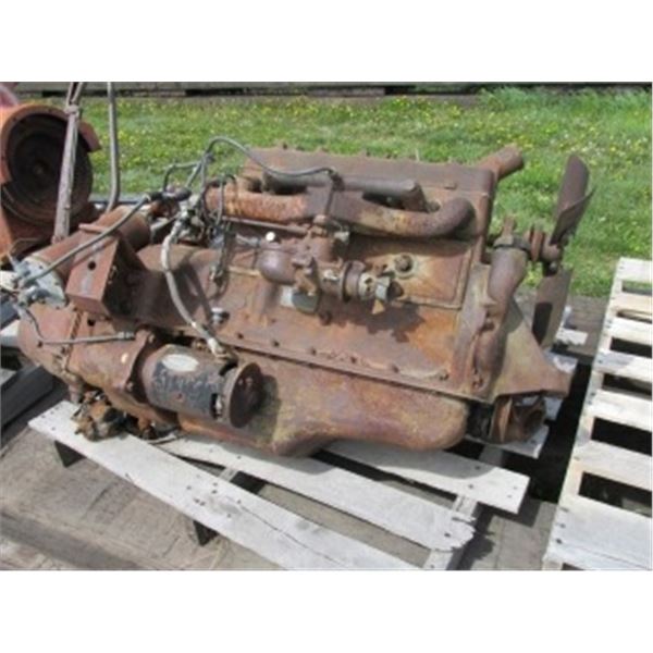 INTERNATIONAL 4 CYLINDER ENGINE C/W TRANSMISSION