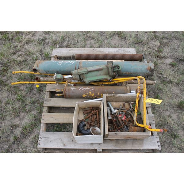 2 HYDRAULIC CYLINDERS