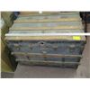 Image 1 : WOOD BOUND TRUNK