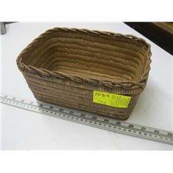 NATIVE BASKET WITH ROLLED EDGE TOP