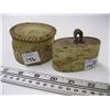 Image 1 : 2 SMALL NATIVE LIDDED BIRCH BARK BASKETS, PORCUPINE QUILLS, SWEET GRASS, ETC.