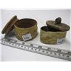 Image 2 : 2 SMALL NATIVE LIDDED BIRCH BARK BASKETS, PORCUPINE QUILLS, SWEET GRASS, ETC.