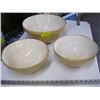 Image 1 : 3 CROCKERY BOWLS WITH GRIP STANDS, 1 BOWL IS CRACKED