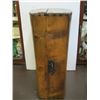 Image 1 : WOODEN TRUNK