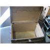 Image 2 : WOOD BOUND TRUNK