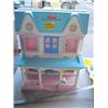 Image 1 : FISHER PRICE FOLDING DOLLHOUSE