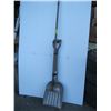 Image 1 : 2 SHOVELS & A PITCHFORK