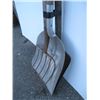 Image 2 : 2 SHOVELS & A PITCHFORK