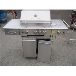 FRIGIDAIRE STAINLESS STEEL PROPANE BBQ WITH TANK