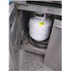 Image 2 : FRIGIDAIRE STAINLESS STEEL PROPANE BBQ WITH TANK