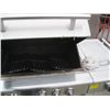 Image 3 : FRIGIDAIRE STAINLESS STEEL PROPANE BBQ WITH TANK