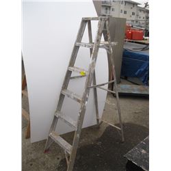 6' ALUMINUM STEPLADDER