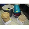 Image 1 : MISC. LAUNDRY BASKETS, BUCKETS, ETC.