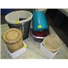 Image 1 : MISC. LAUNDRY BASKETS, BUCKETS, ETC.