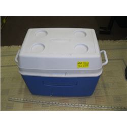 RUBBERMAID COOLER