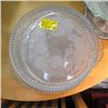 Image 2 : 6 GLASS ROUND SERVING TRAYS