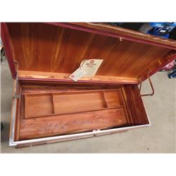 VIntage Honderich Cedar Chest w Bottom Drawer
