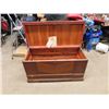 Image 3 : VIntage Honderich Cedar Chest w Bottom Drawer