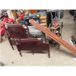 Vintage Single Post Bed w Pineapple Design