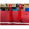 Image 1 : (2) Red Vases