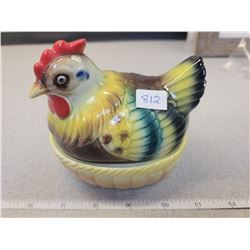 Hen on nest salt & pepper set
