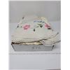 Image 1 : Box of linens