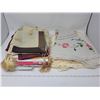 Image 2 : Box of linens