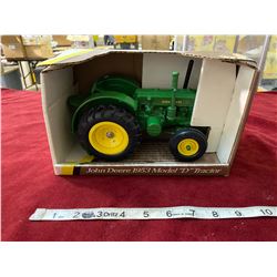 Die Cast John Deere 1953 Model "D" Tractor 1/16 Scale