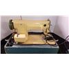 Image 6 : Sewing Machine